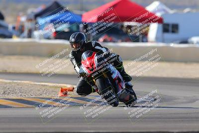 media/Dec-18-2022-SoCal Trackdays (Sun) [[8099a50955]]/Turn 2 (950am)/